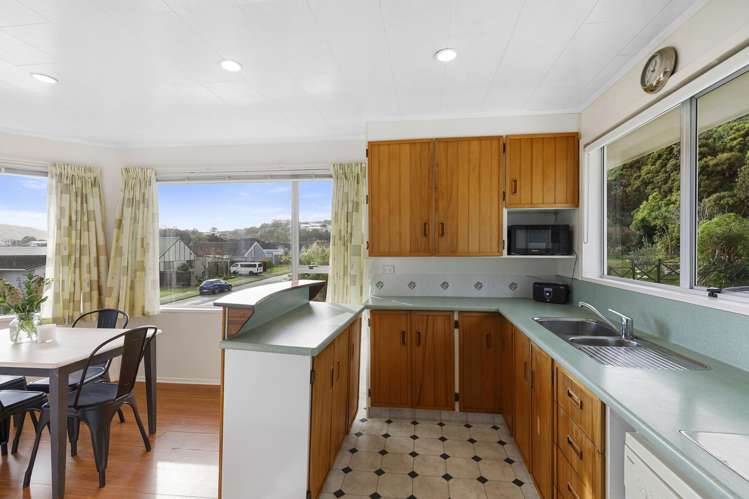 39 Tweed Road Papakowhai_11