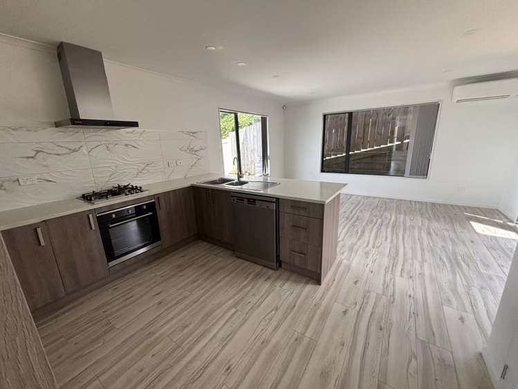 31A Helleur Road Massey_15