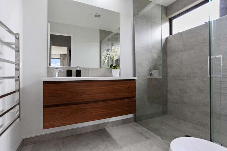 32 Brusio Drive Wigram_13