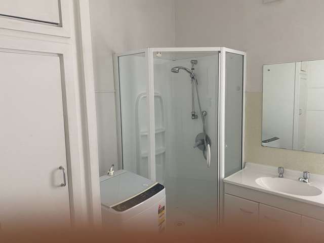 1/8 Dahlia Street Palmerston North_2