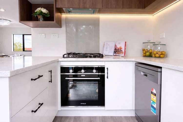 4253 Great North Road Glendene_11