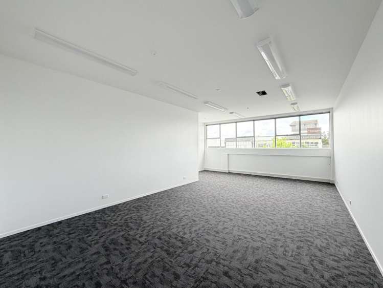 12-26 Te Heuheu Street Town Centre_4