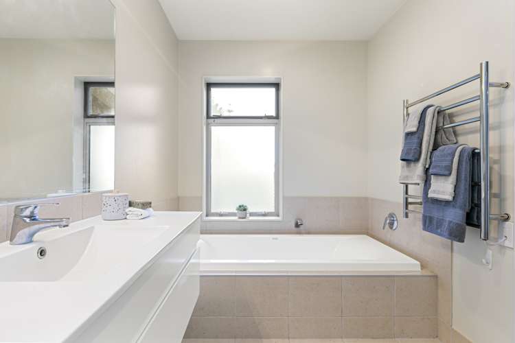 8 Owhiro Bay Parade Island Bay_14