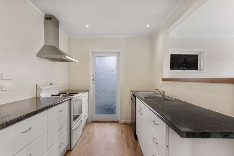 8 Kiwi Esplanade Mangere Bridge_8