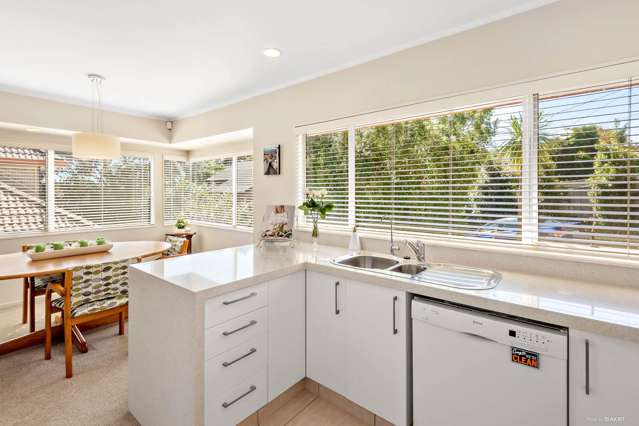 2/121 Ocean View Road Hillcrest_1