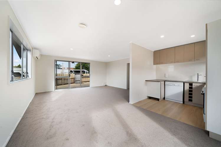 1/24a Waimumu Road Massey_9