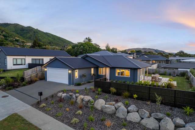 MODERN DESIGN, LOW-MAINTENANCE AND STUNNING VIEWS