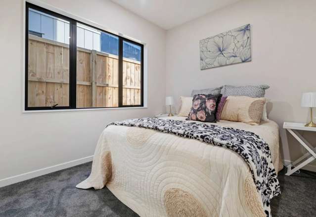 12 Woodacre Street Flat Bush_4