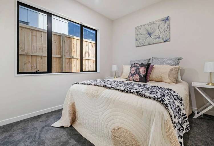 12 Woodacre Street Flat Bush_4