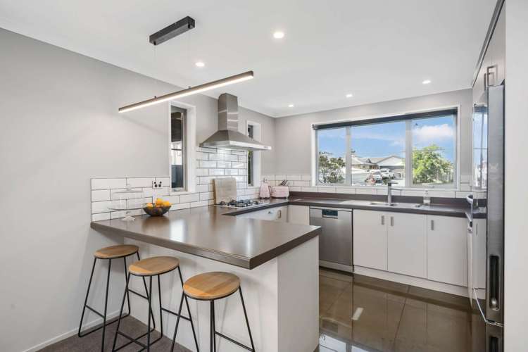 31a Mataroa Place Parklands_1