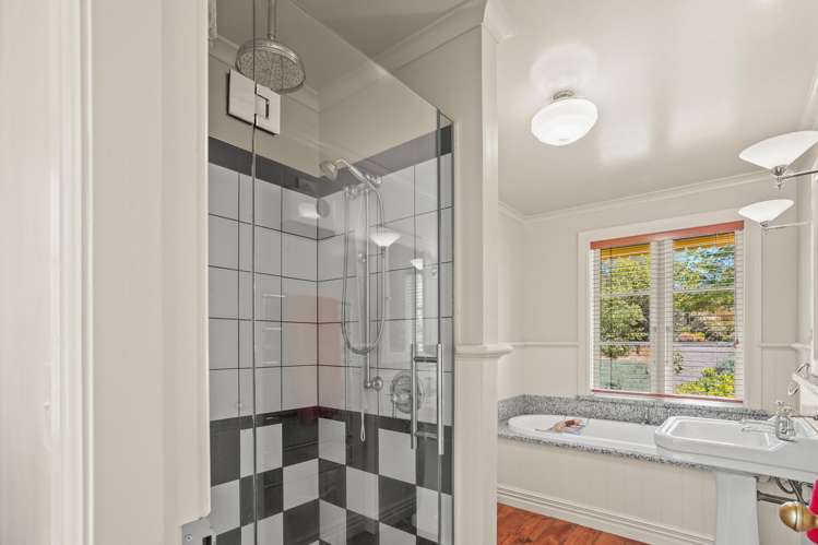 697 Leader Road East Parnassus_16