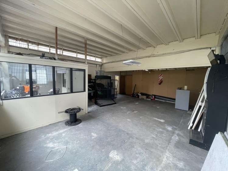 3122 Great North Road New Lynn_8