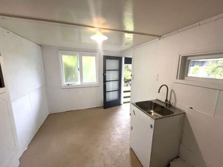 232 Godley Road Titirangi_11