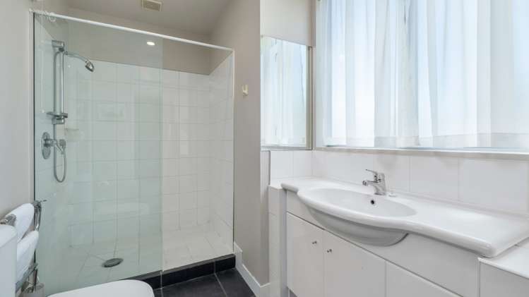 99 Kings Drive Wanaka_13