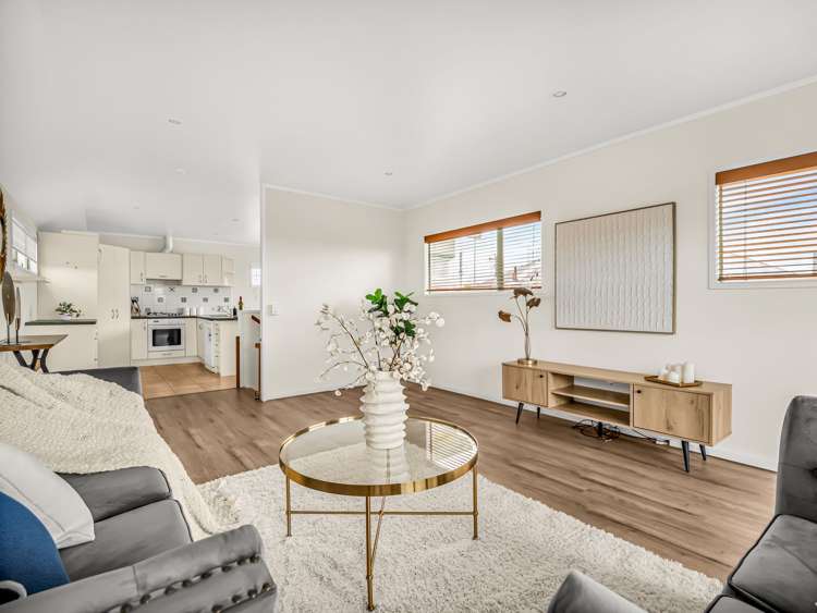 2/267 Glenfield Road Hillcrest_15