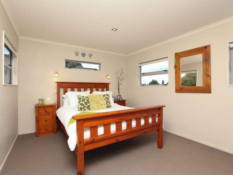 743 River Road Chartwell_10