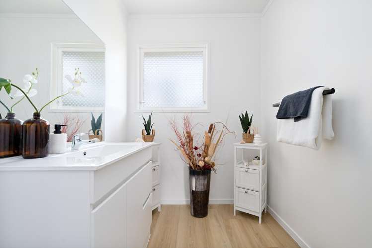 402 West Coast Road Glen Eden_10