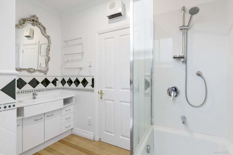 107 Helston Road Paparangi_15