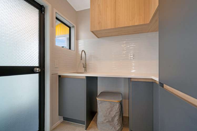 2/40C West Coast Road Glen Eden_10