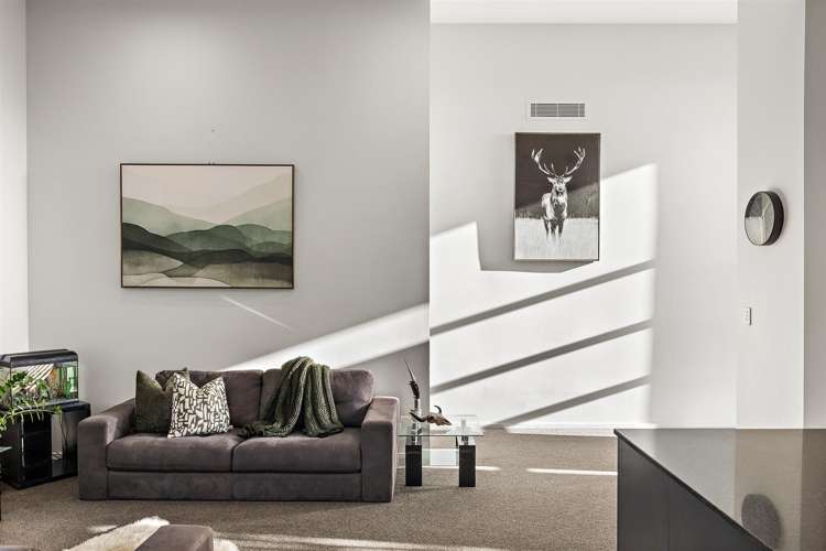 8 Sir Lincoln Drive_1