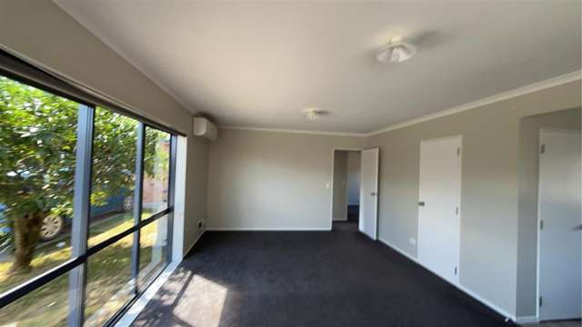 8D Inverness Avenue Hamilton East_1