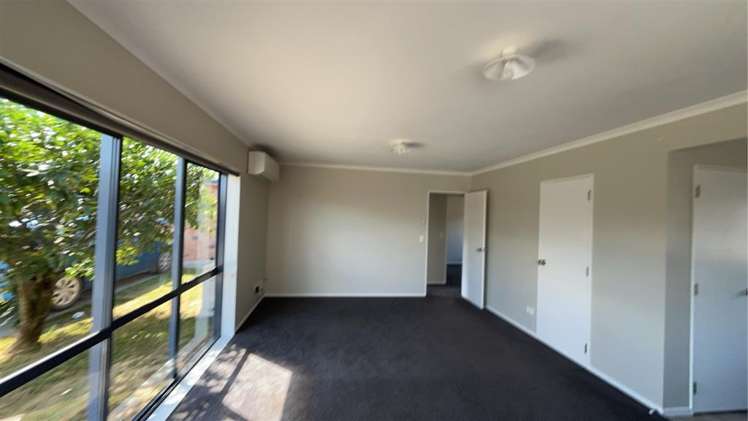 8D Inverness Avenue Hamilton East_1