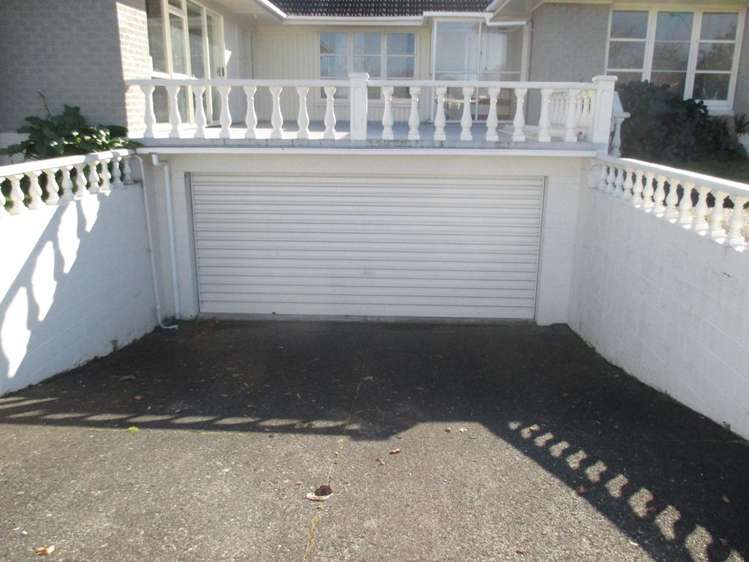 13 Scott Avenue Hamilton East_13