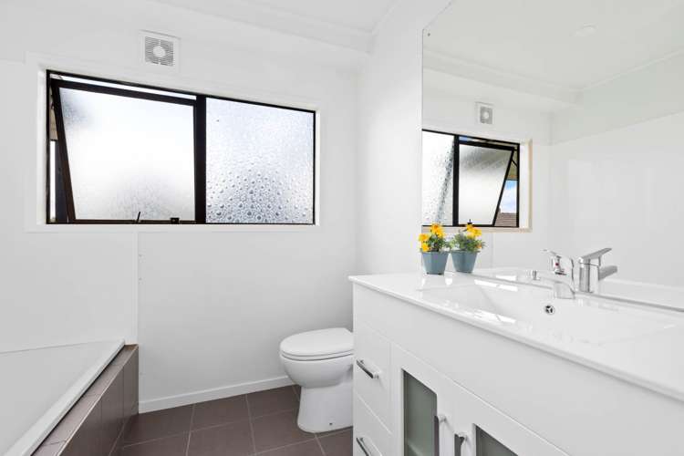 9 Oreti Place Clover Park_11