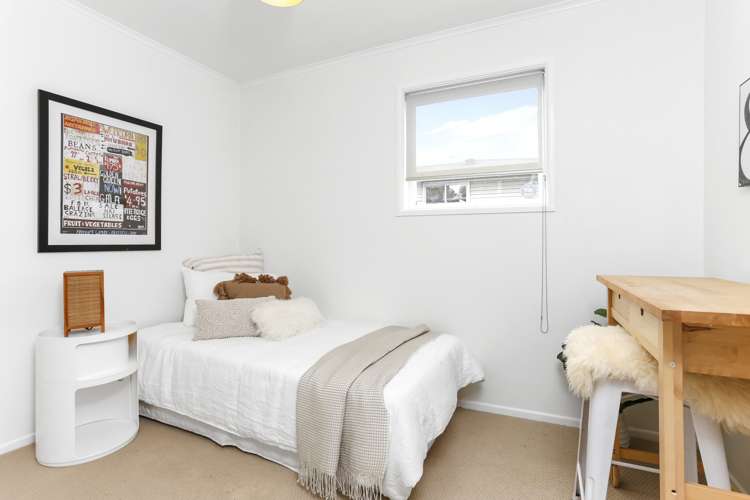 34 Queen Mary Avenue New Lynn_11