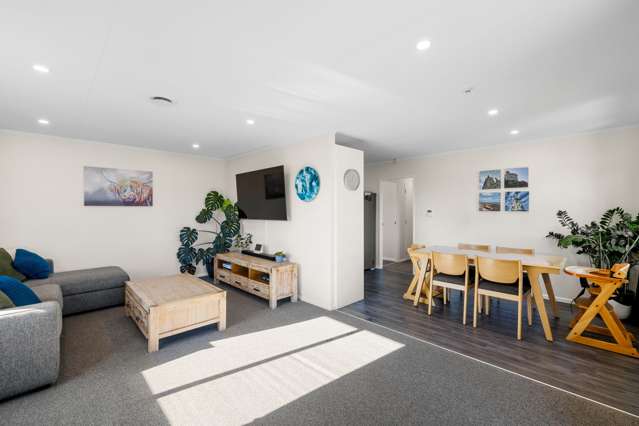 32A Odlin Crescent Nawton_4