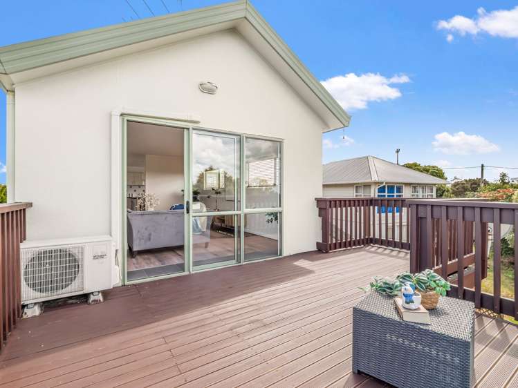 2/267 Glenfield Road Hillcrest_12