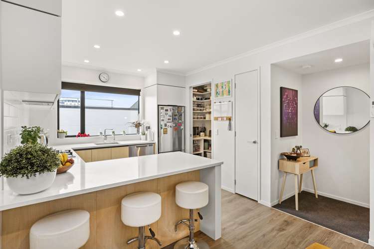 22/182 London Street Hamilton Central_2