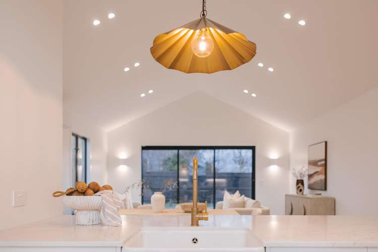 6 Parkside Avenue (off Roots Street East) Feilding_7