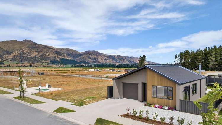 81 Burdon Loop Lake Hawea_14