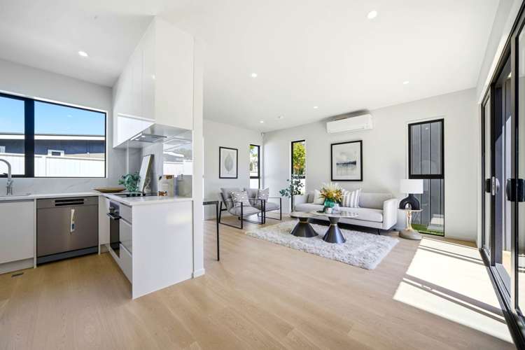 2/2 Coronation Street_1