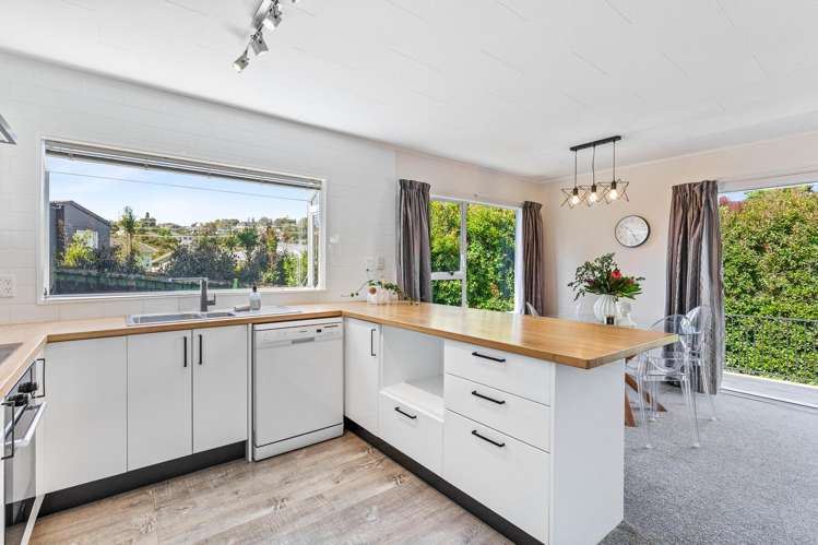 41 Meadowvale Rise Titirangi_22