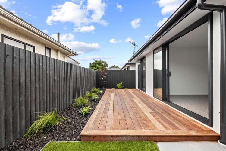 2/7 Cossar Street Burwood_16