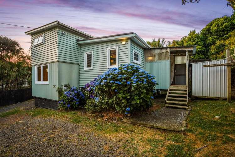 132 Seaview Road Piha_26