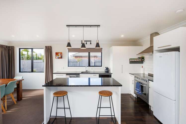 35 Chestnut Close Kelvin Grove_8