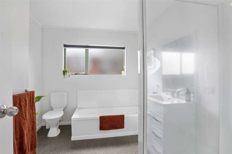 2/43 Lingfield Street Glenfield_13