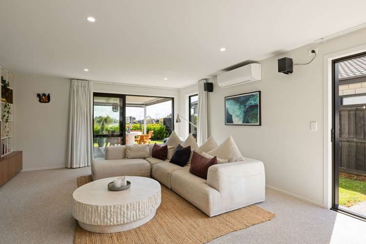 55 Probert Crescent Chartwell_11