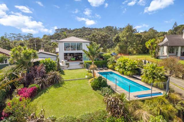 11 Chatham Avenue Paremoremo_1