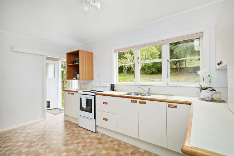 17 Lane Crescent Tawa_8