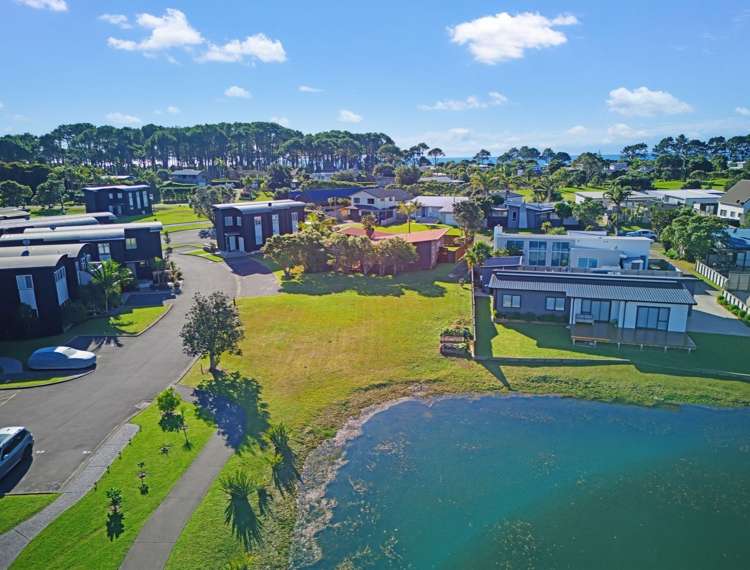 102 The Fairway Matarangi_11