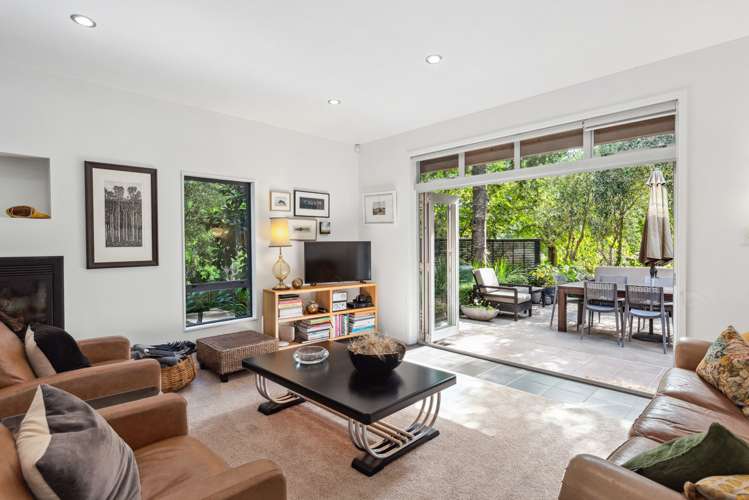 2 Fiesta Grove Raumati Beach_10