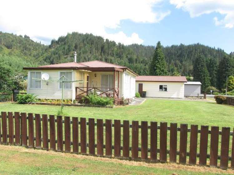 1 Ross Street Reefton_9