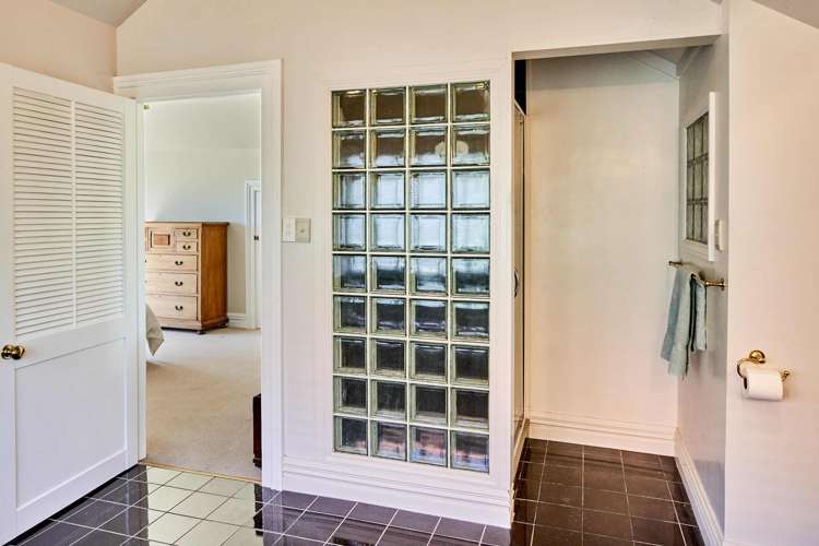 35 Marine Parade Eastbourne_21