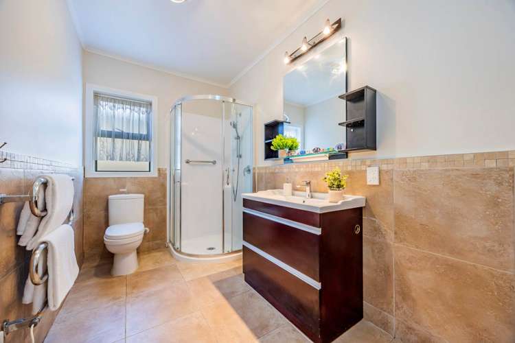 76 Archibald Road Kelston_12