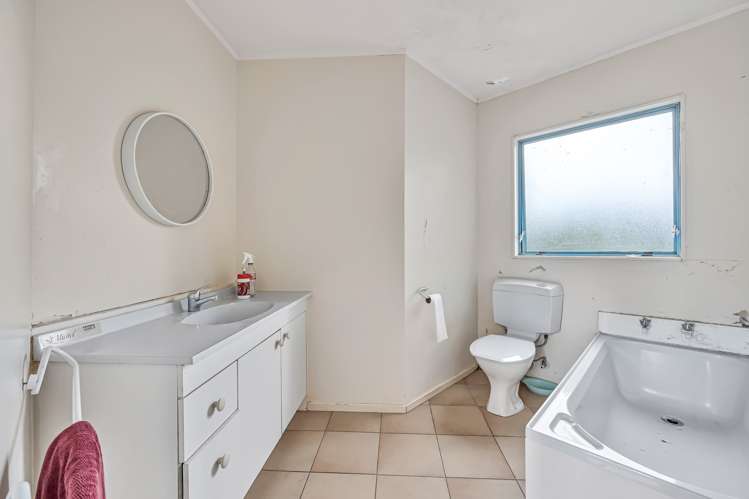 9 Hurstbourn Priors Goodwood Heights_23