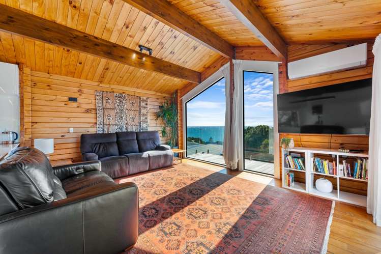 3 Edwin Mitchelson Road Muriwai Beach_23